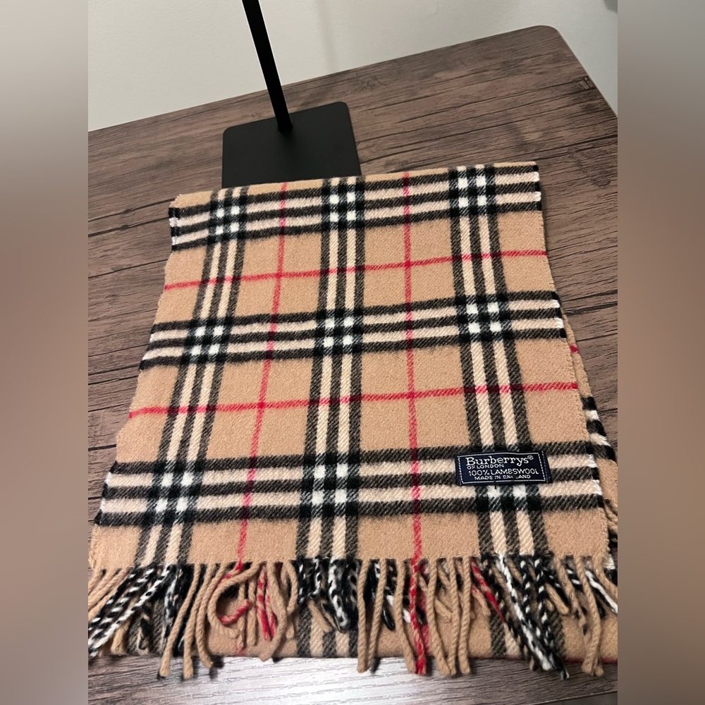 SOLD‼️Burberry Check LambsWool Scarf✨